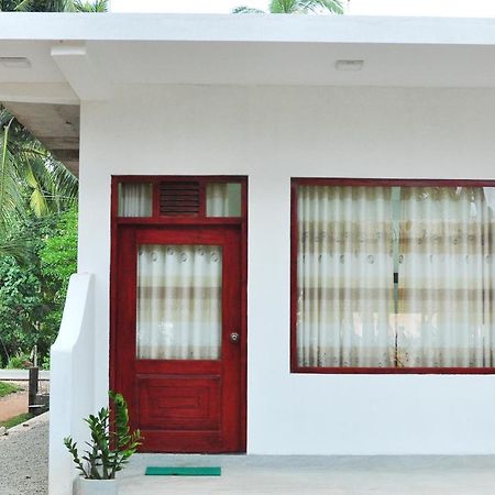 Sea View Villa Bentota, Индурува Екстериор снимка
